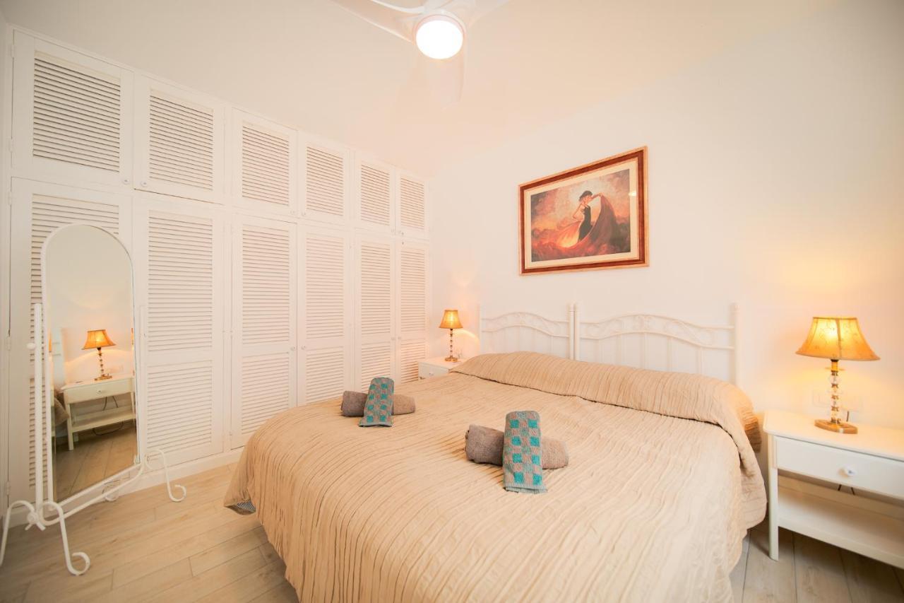 Oasis Bay - Cliffs, Beach, Town Center *