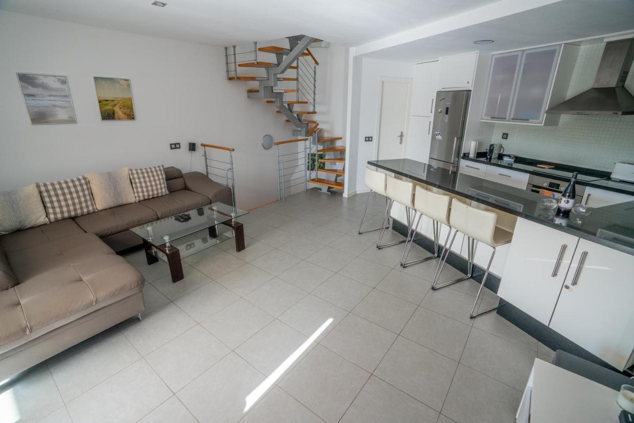 Modern Sea View Duplex With Parking Apartamento