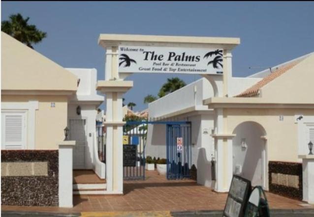 The Palms 2 Bed Duplex With Pool View