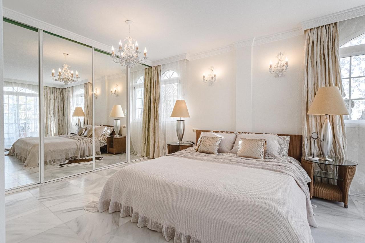 Luxury El Duque Apartment *