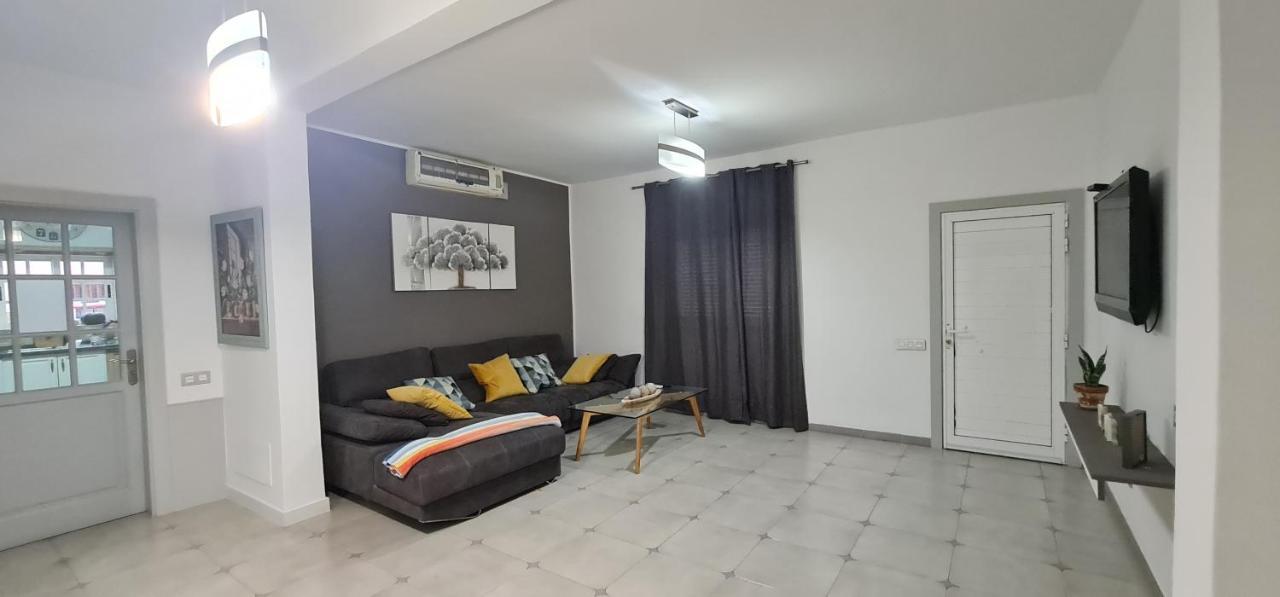 Casa Amplia Agradable Cómoda Y Muy Céntrica