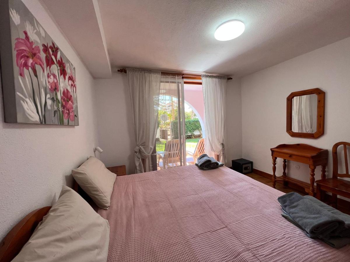 Villas And In A Popular Complex Playa de las Americas (Tenerife)