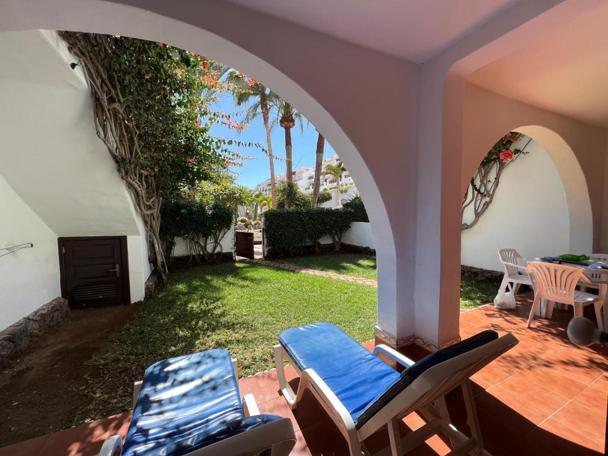 Villas And In A Popular Complex Apartment *