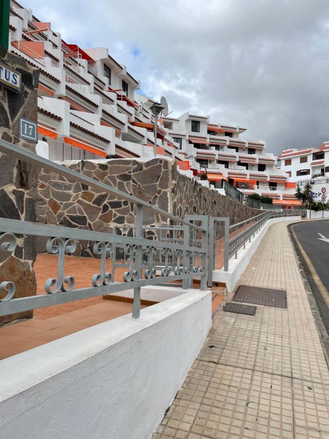 1 Bedroom With Stunning Sea View Apartment *