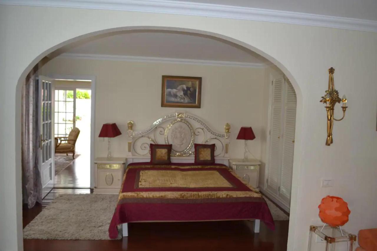 Famosa 2 *