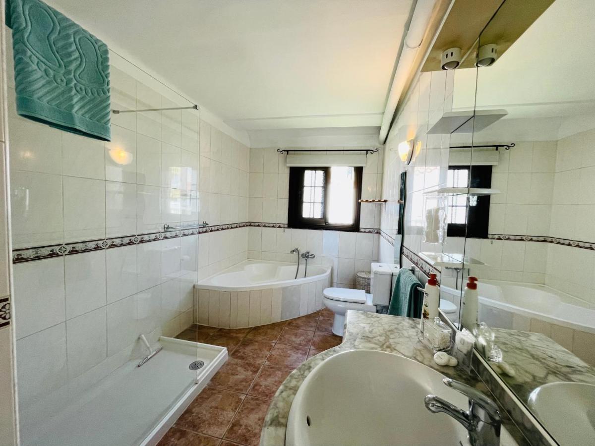 Hébergement de vacances House Private Heated Pool Amazing View On Golf Ocean 3 Bedrooms 3 Bathrooms 6 To 8 Adults 3-17 Years Old Children Being Considered Adults And In Addition 0-2 Years Old Children Are Welcome For Free