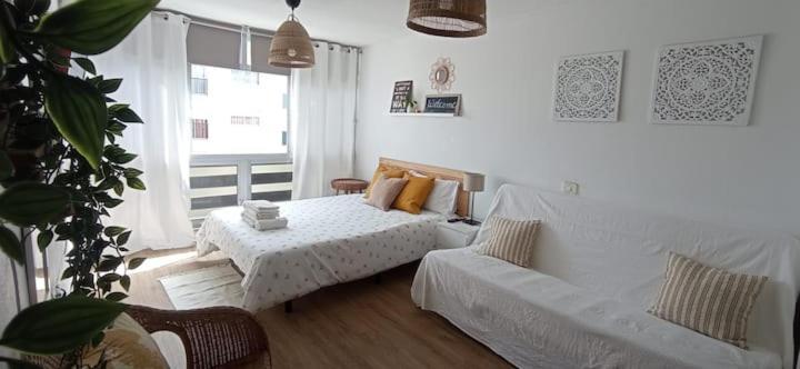 Bonito Estudio En Con Piscinas