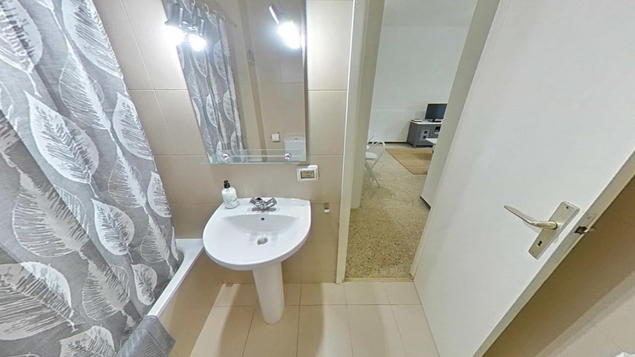 Apartamento Con Terraza Privada En Playa De Americas Apartment *
