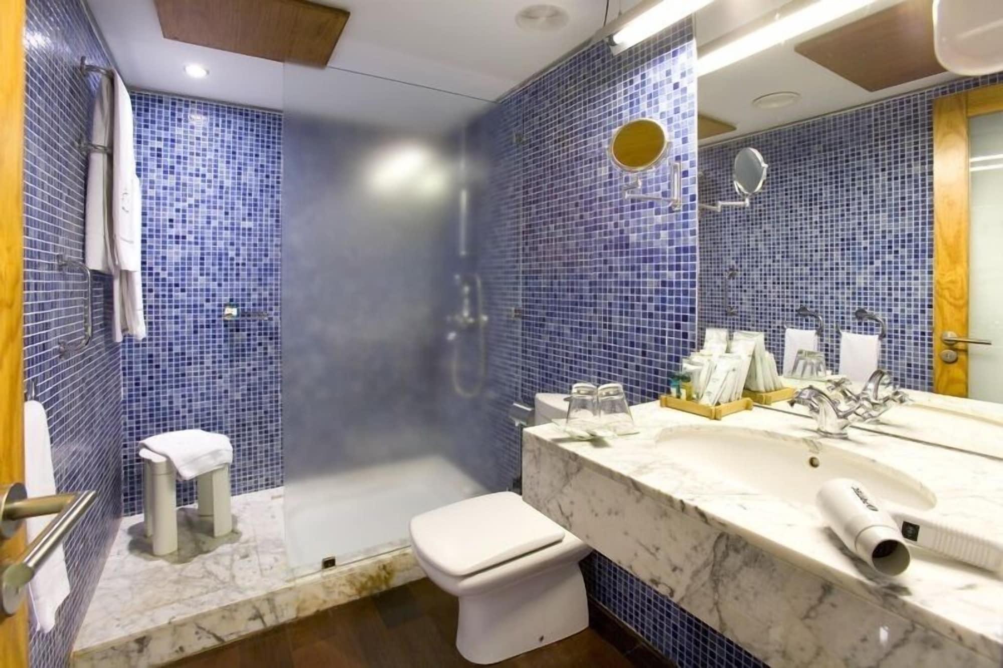 Livvo La Quinta Roja Hotel 4*