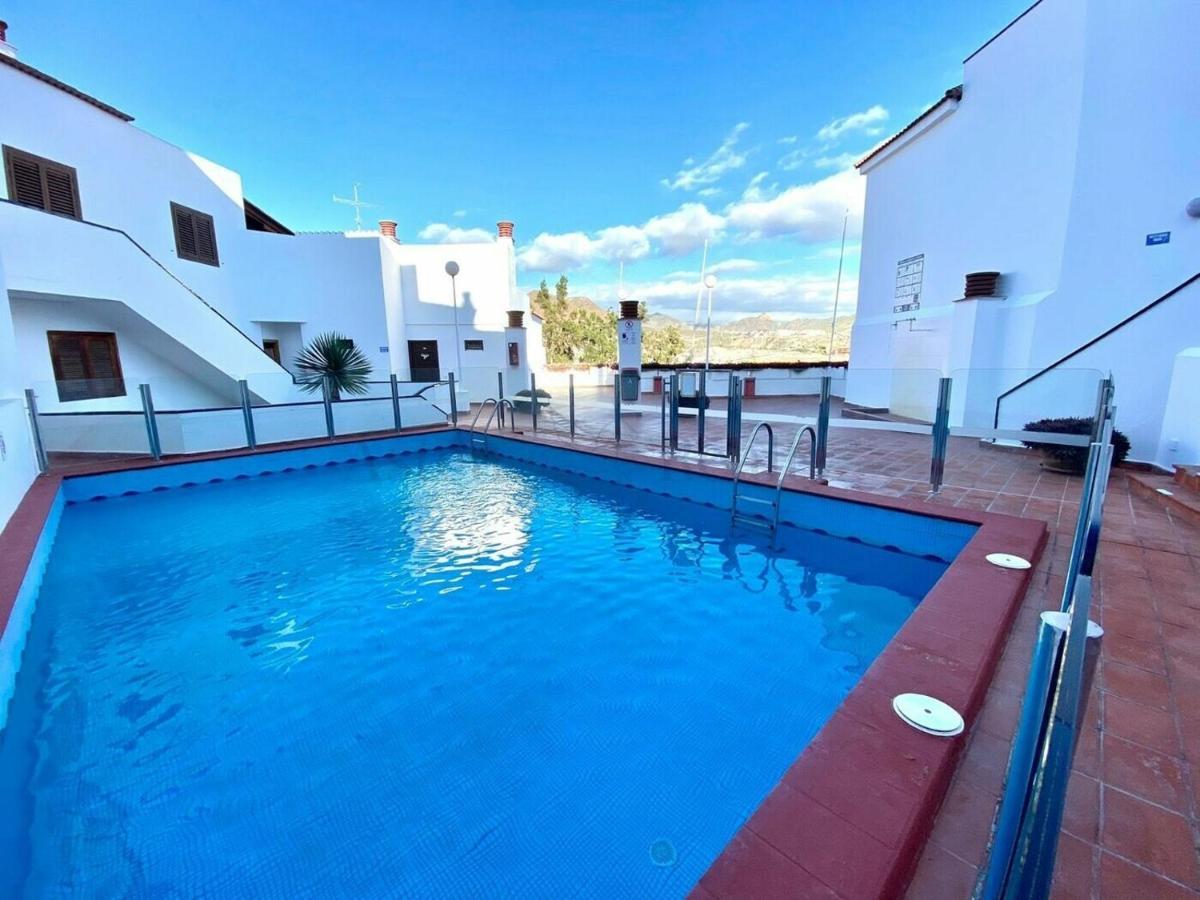 Cristianos Apartment, 1 Bedroom Wifi Free & Big Terrace Hébergement de vacances *