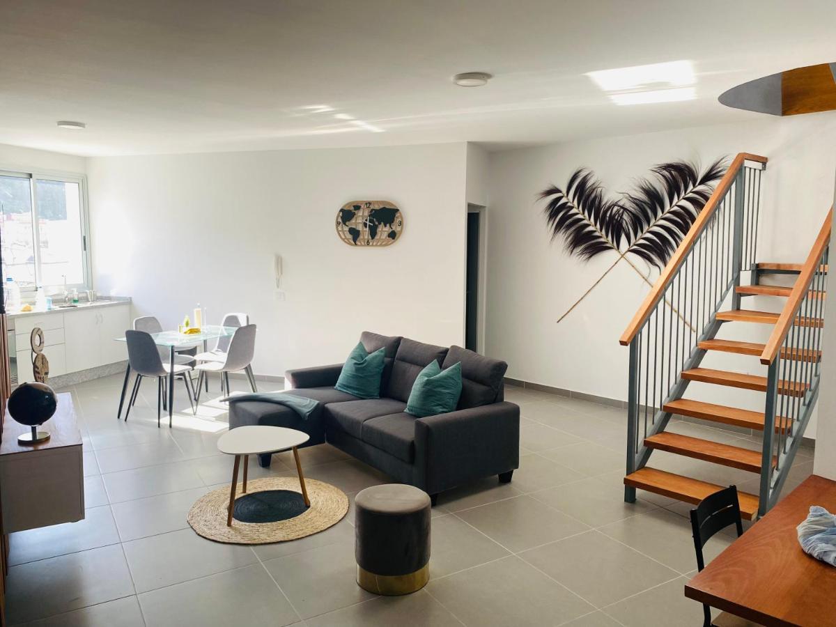 Amplio Duplex Apartment *