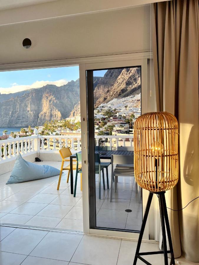 Luxury Penthouse With Breathtaking Views And Huge Private Terraces Puerto de Santiago (Tenerife)