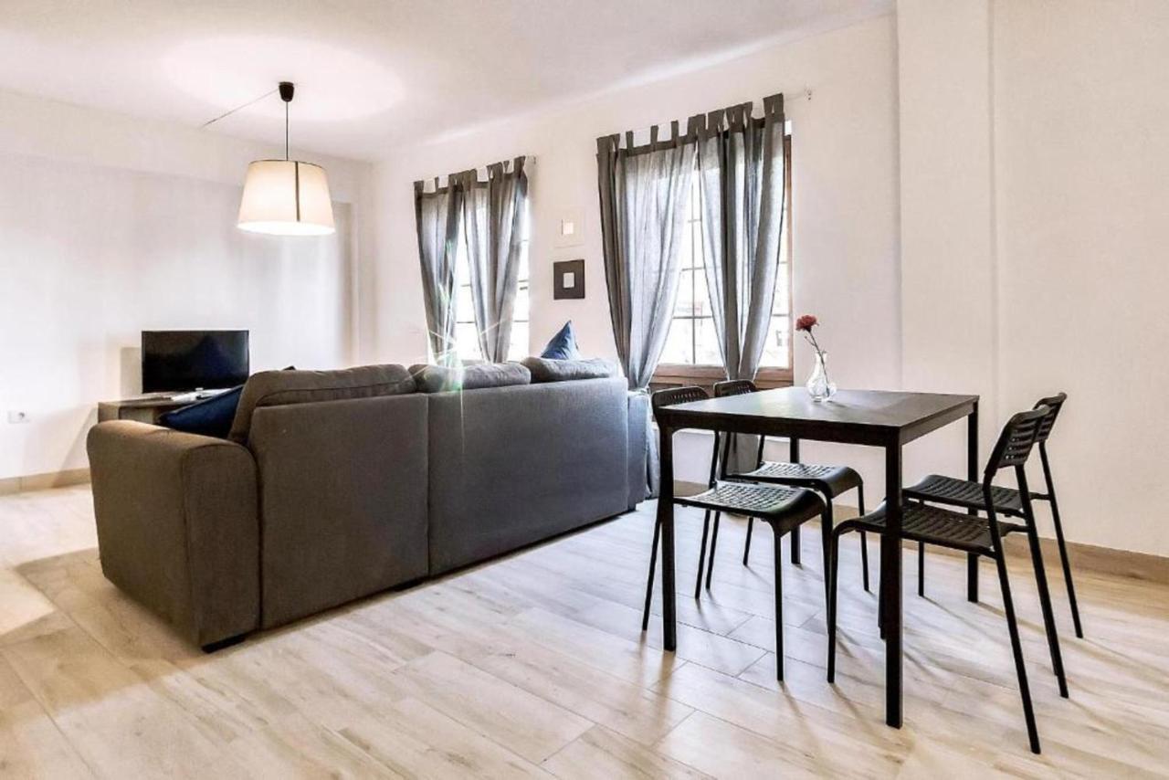 Apartamento De 2 Dormitorios Con Wifi, Cerca De Playa, En *