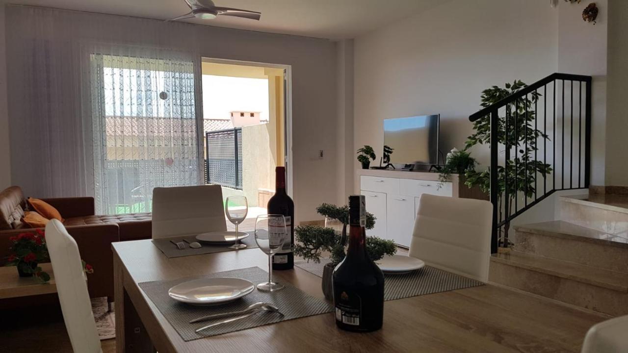 Lora Modern & New Townhouse 2 Bedroom Hébergement de vacances