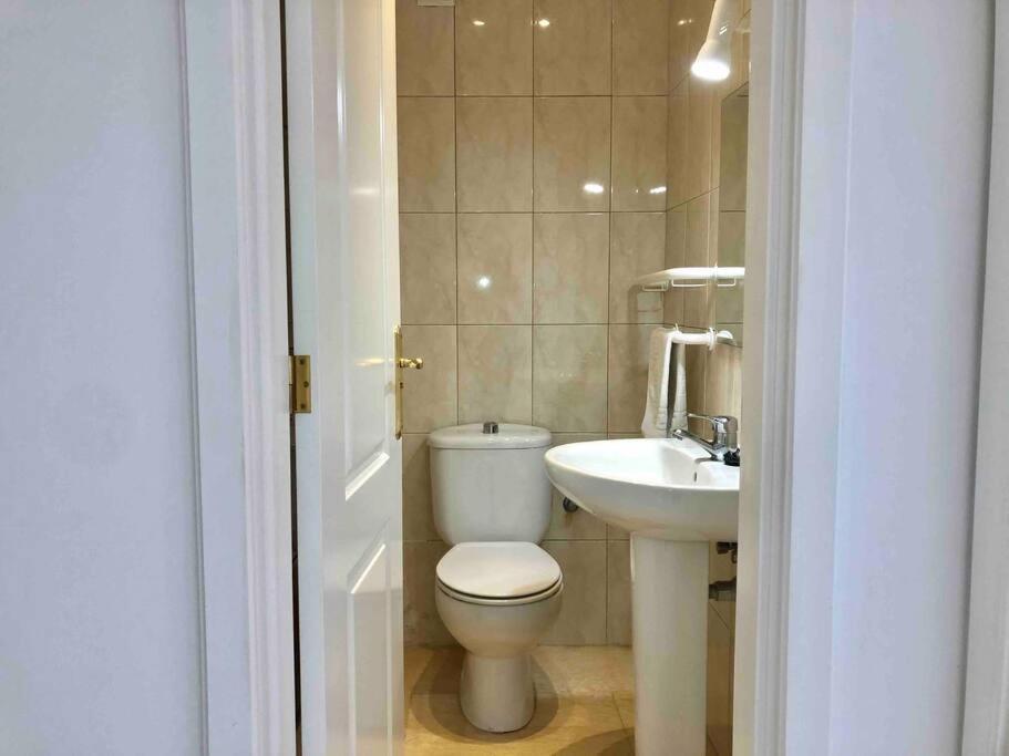 Luminoso Apartamento Con Piscina Y Parking