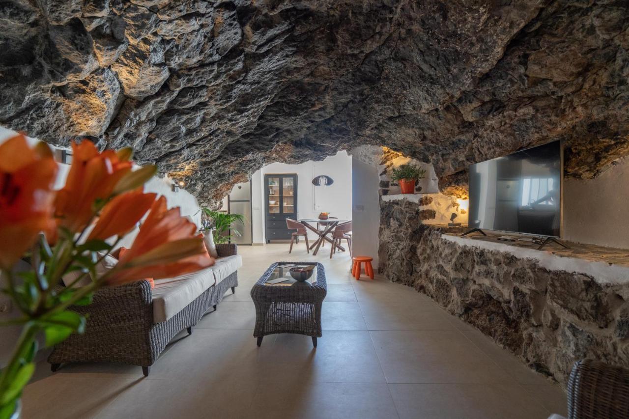 Spectacular Cave With Two Large Terraces