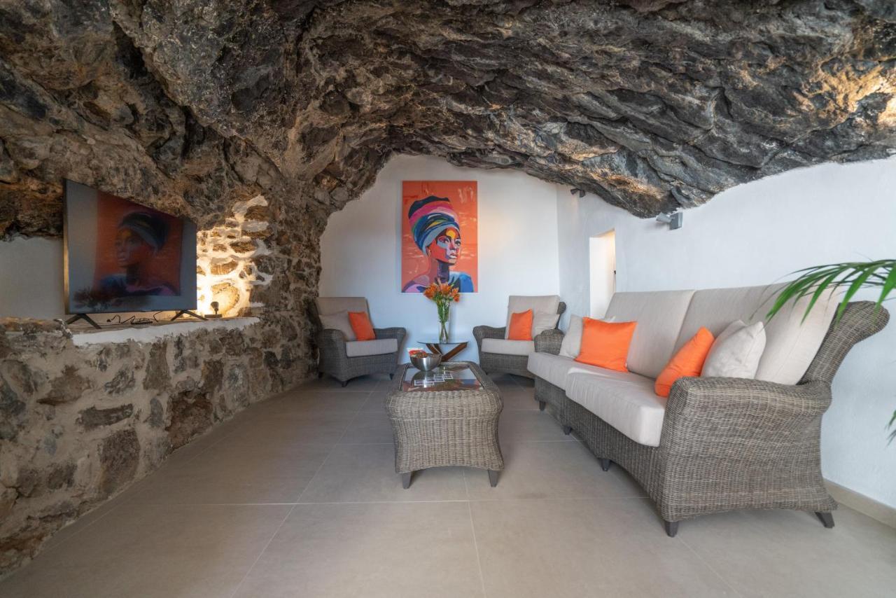 Hébergement de vacances Spectacular Cave With Two Large Terraces