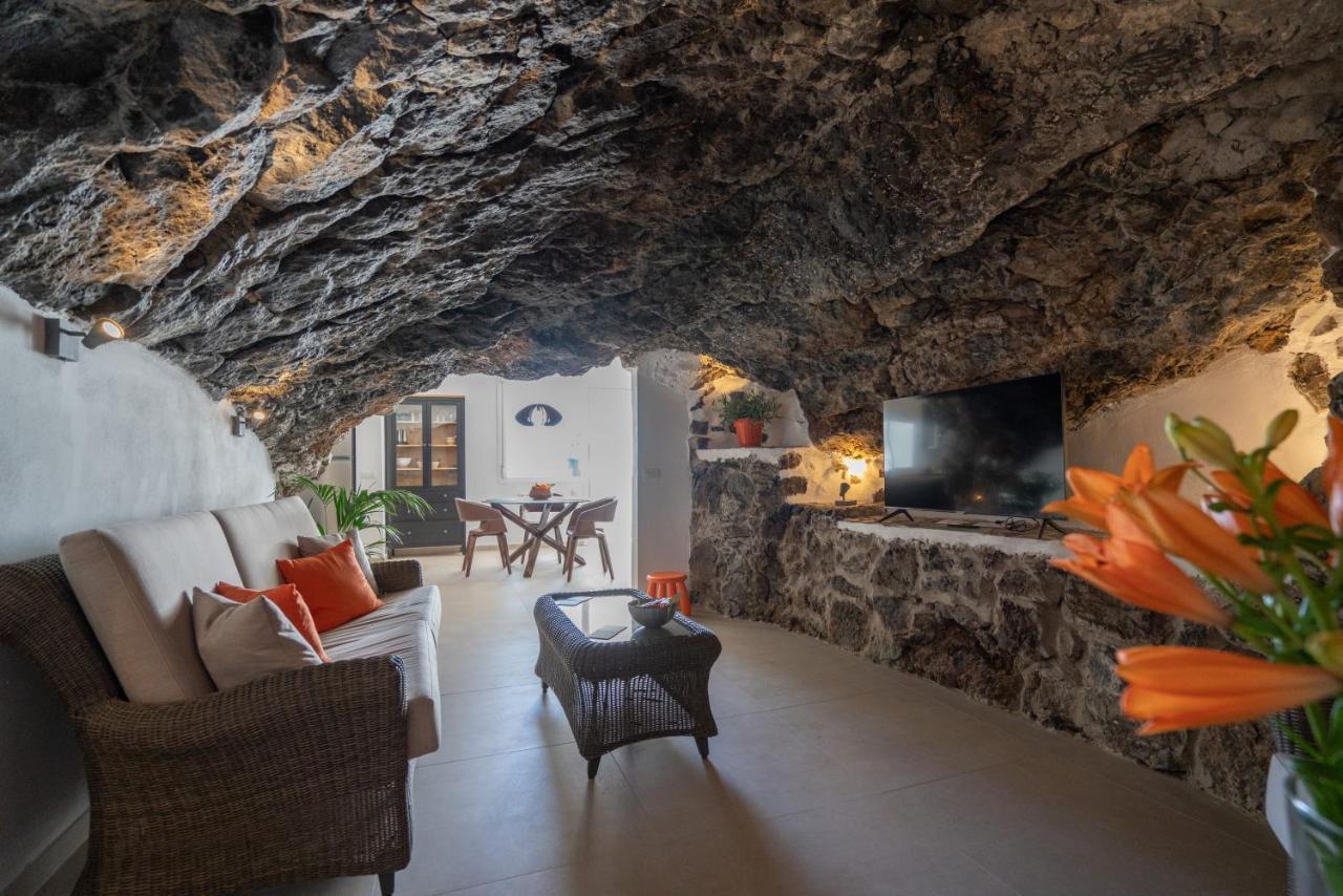 Hébergement de vacances Spectacular Cave With Two Large Terraces