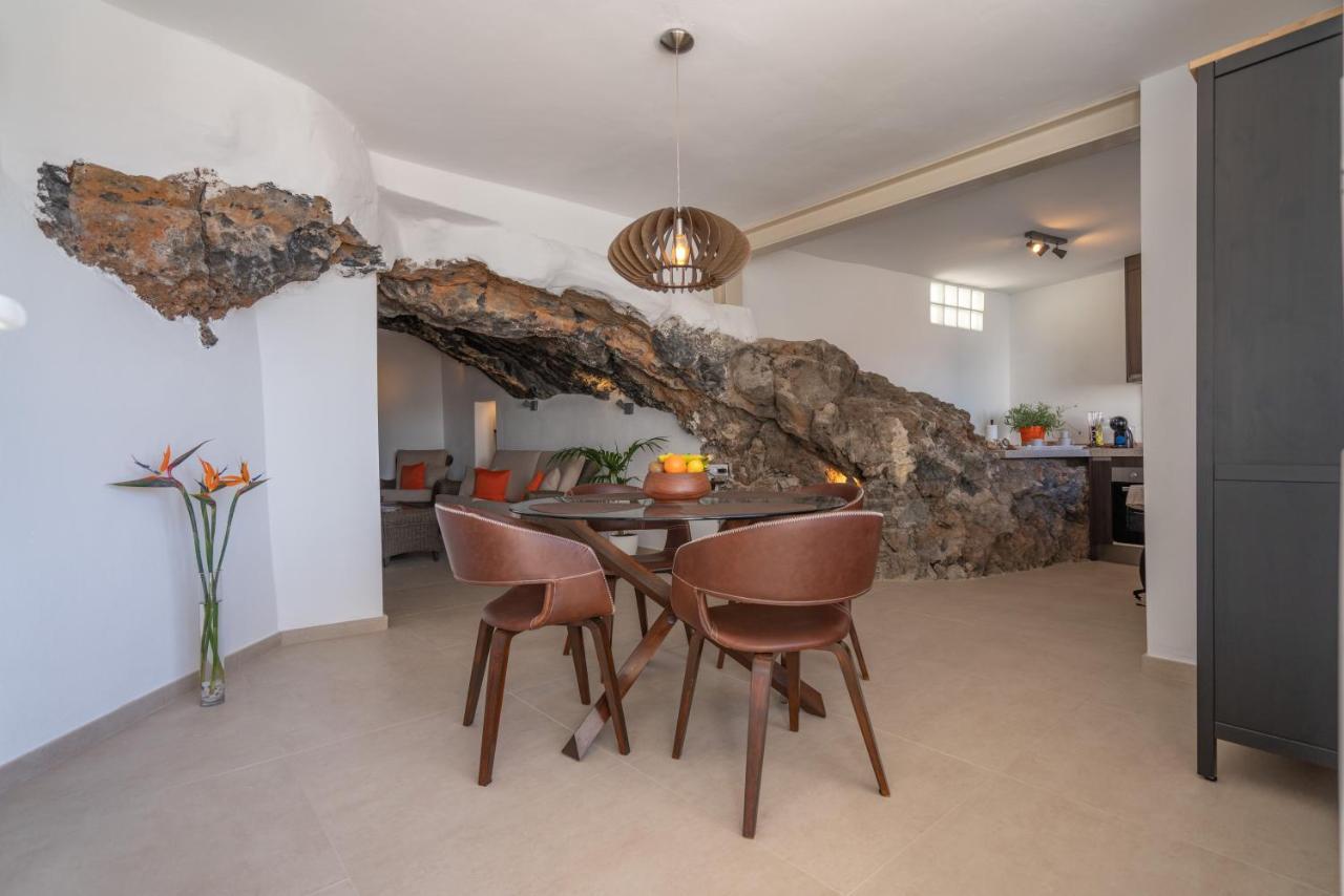 Spectacular Cave With Two Large Terraces *