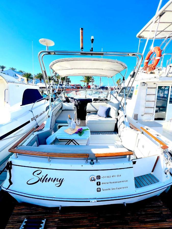 Botel Barco Sihnny - Puerto Colon Costa Adeje (Tenerife)