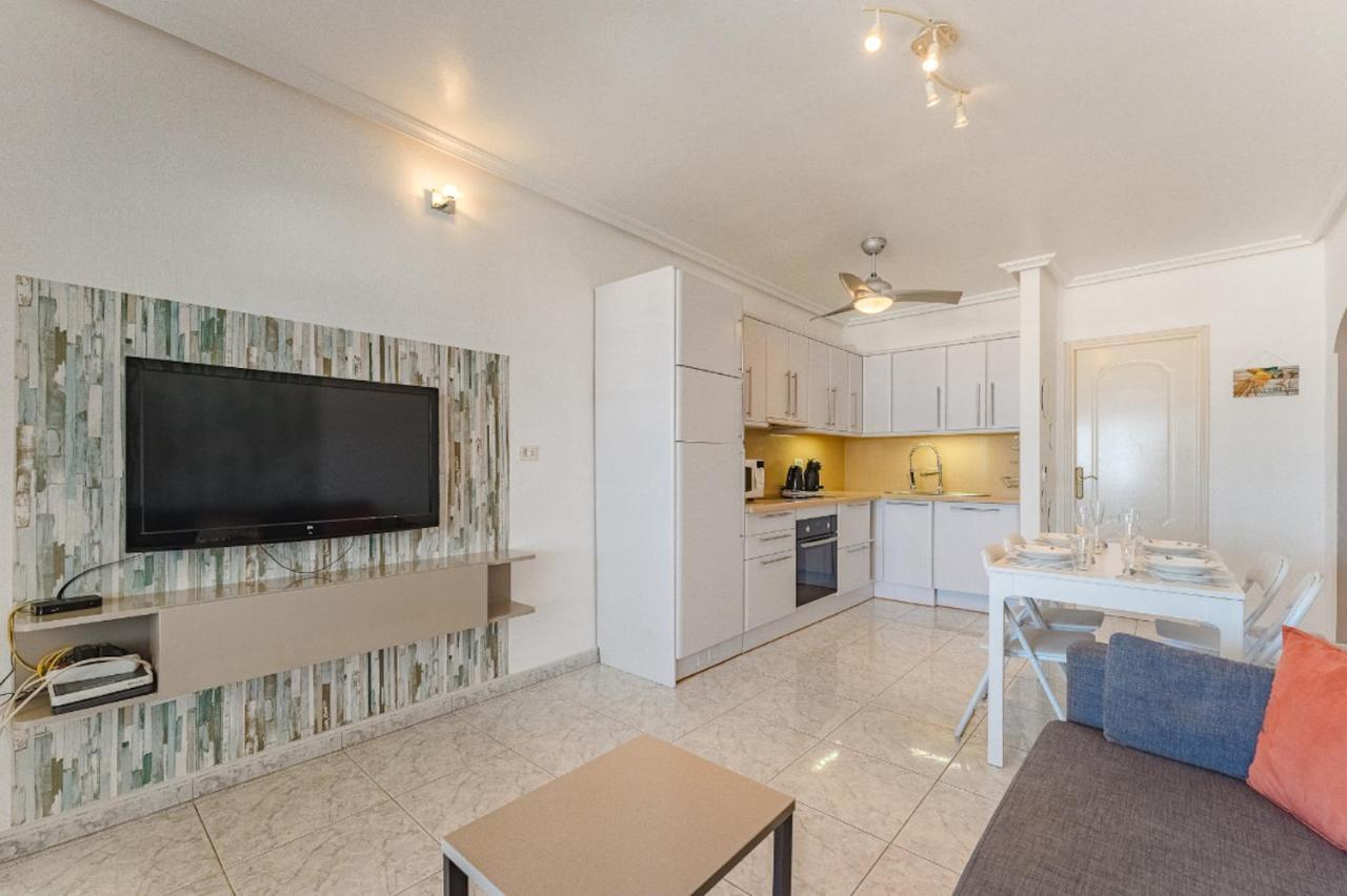 Blue Yellow Paradise, Ocean View Apartment *