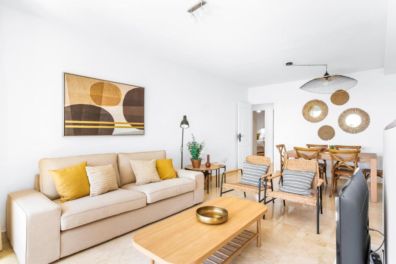 With Terrace And Private Parking Radazul
