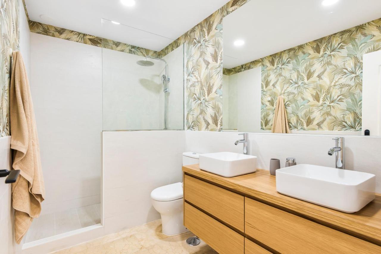 Apartment With Terrace And Private Parking *