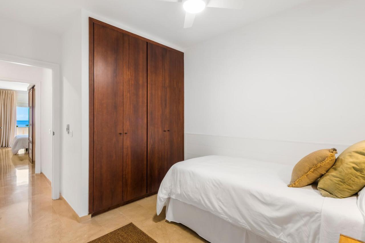 With Terrace And Private Parking Radazul