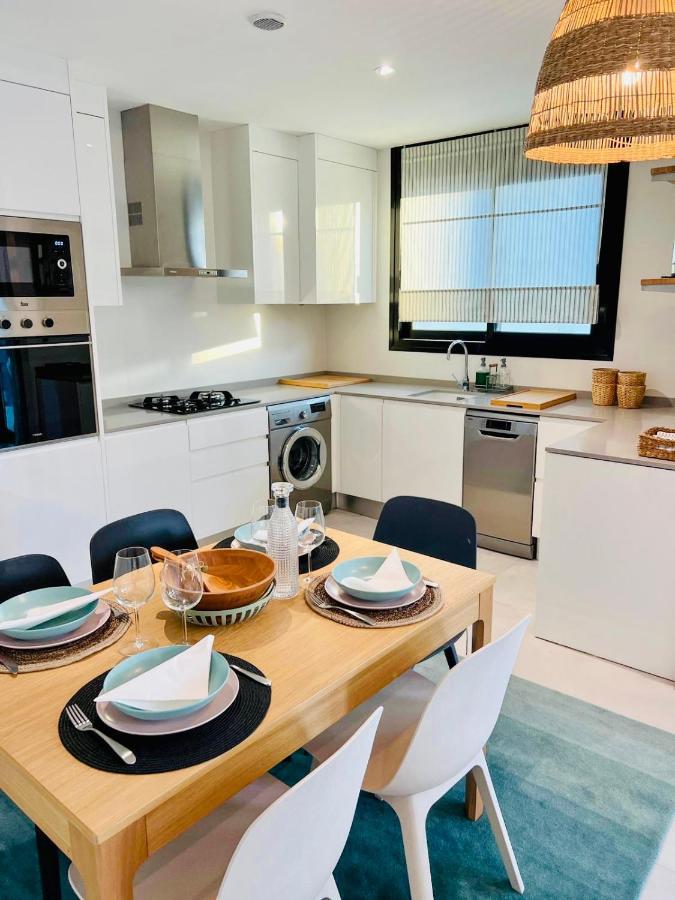 A Brand New 60m From The Ocean :) Apartment