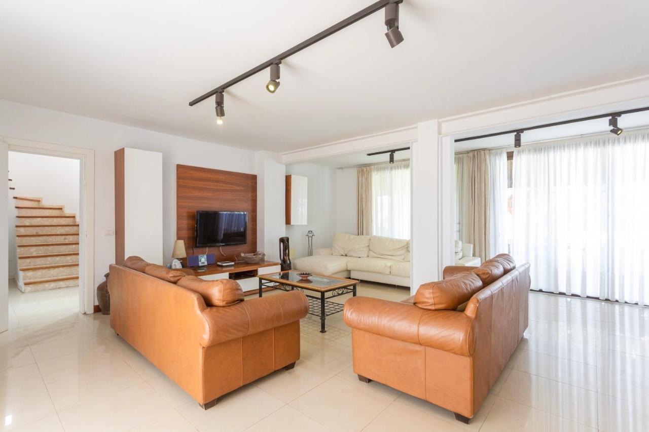 1327 La Quinta Heights Villa *