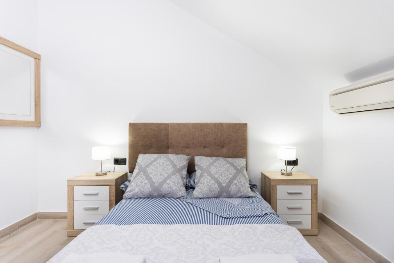 Exclusive Attic Vistas: Seaside Retreat With Heated Pool Apartment *