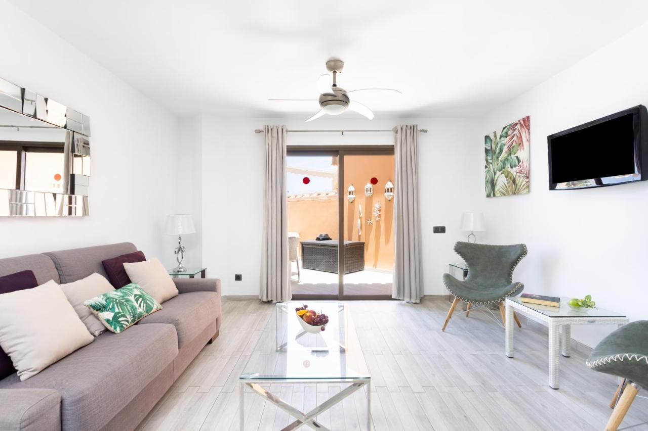 Exclusive Attic Vistas: Seaside Retreat With Heated Pool Apartment Arona (Tenerife)