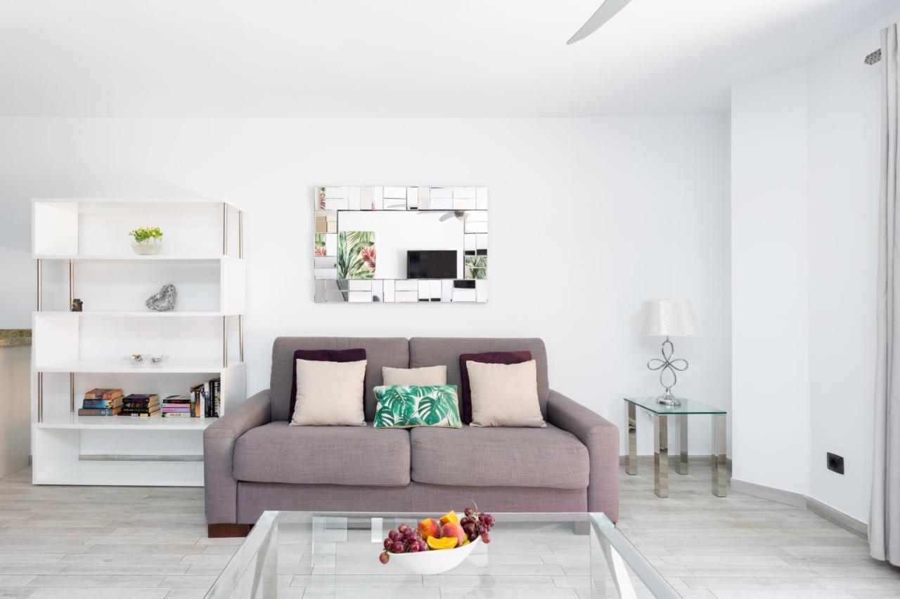 Exclusive Attic Vistas: Seaside Retreat With Heated Pool Apartment Arona (Tenerife)