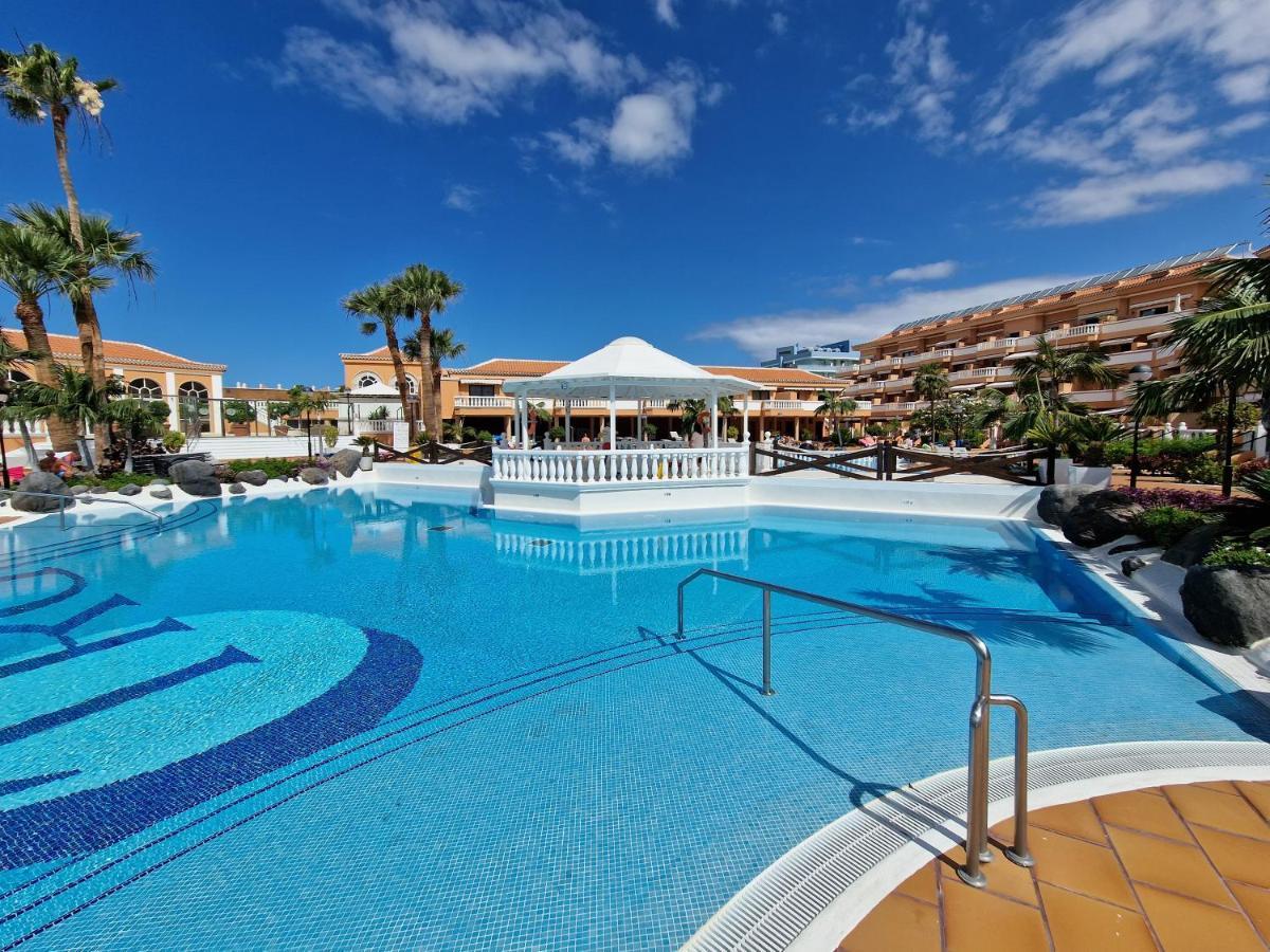 Exclusive Attic Vistas: Seaside Retreat With Heated Pool Arona (Tenerife)