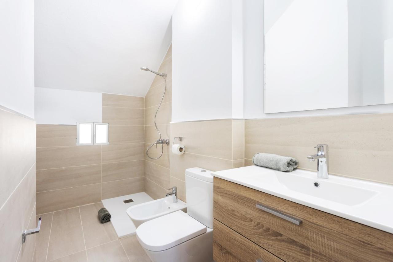 Apartment Exclusive Attic Vistas: Seaside Retreat With Heated Pool *