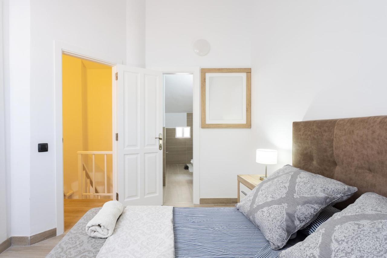Apartment Exclusive Attic Vistas: Seaside Retreat With Heated Pool *