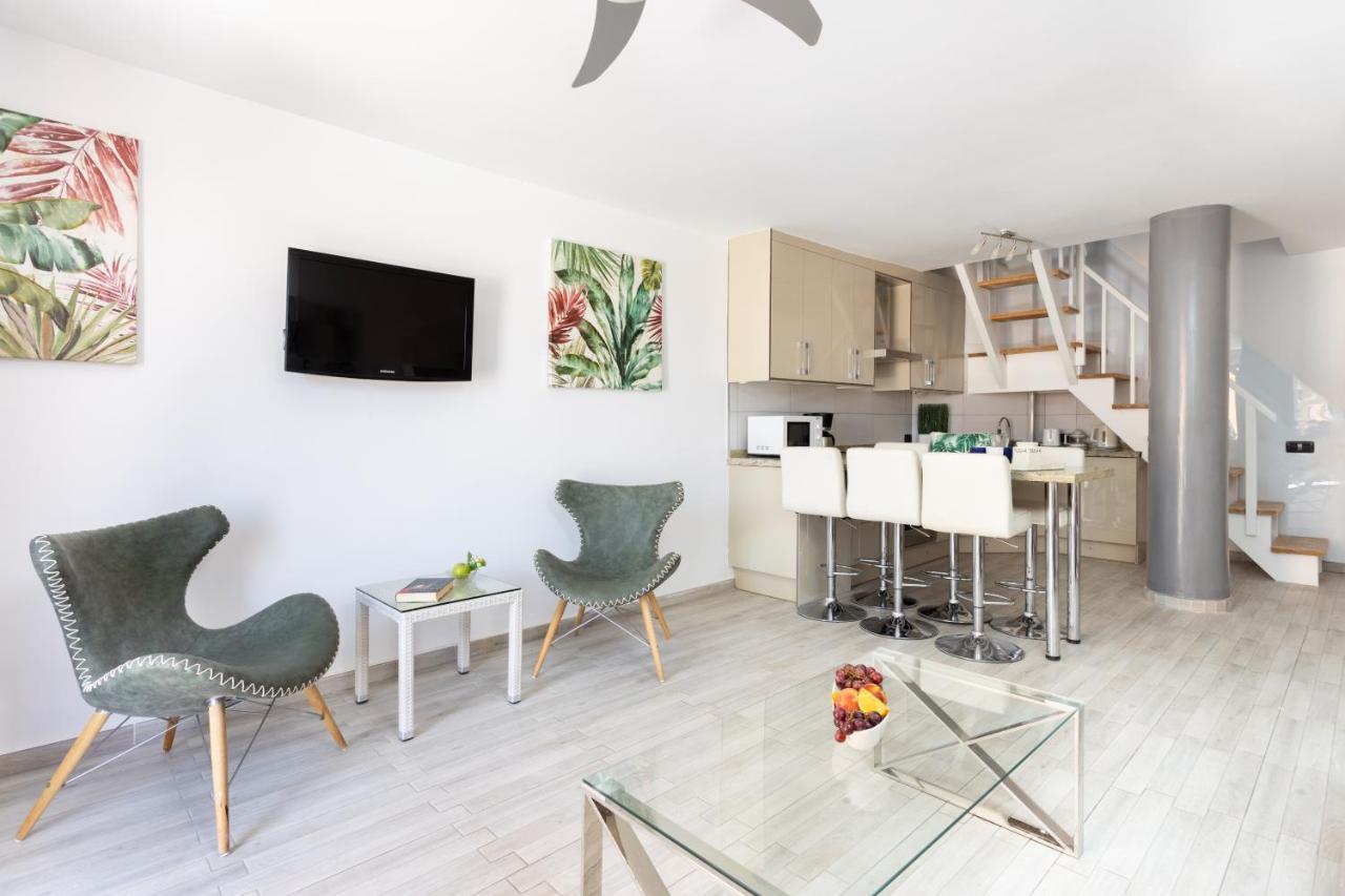 Exclusive Attic Vistas: Seaside Retreat With Heated Pool Arona (Tenerife)