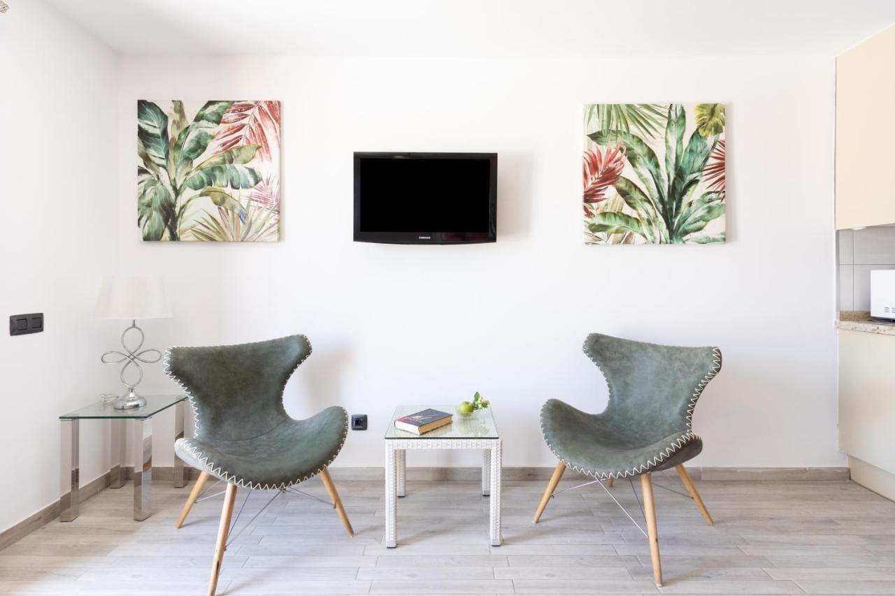 Apartment Exclusive Attic Vistas: Seaside Retreat With Heated Pool *