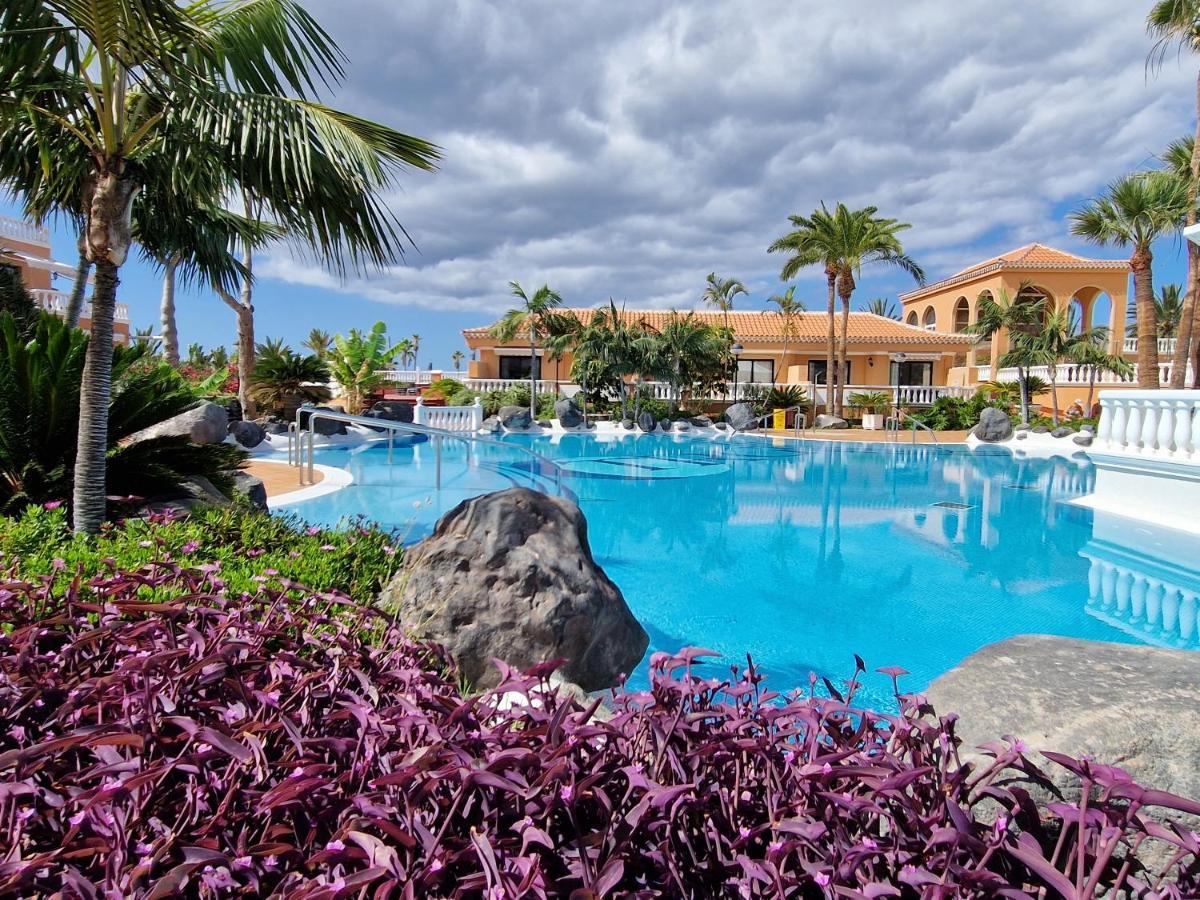 Apartment Exclusive Attic Vistas: Seaside Retreat With Heated Pool