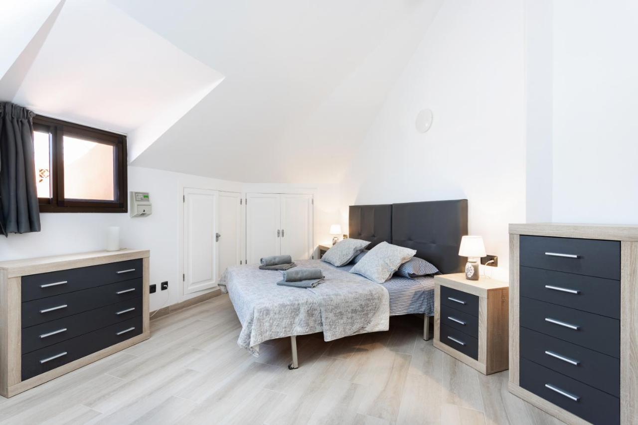 Apartment Exclusive Attic Vistas: Seaside Retreat With Heated Pool Arona (Tenerife)