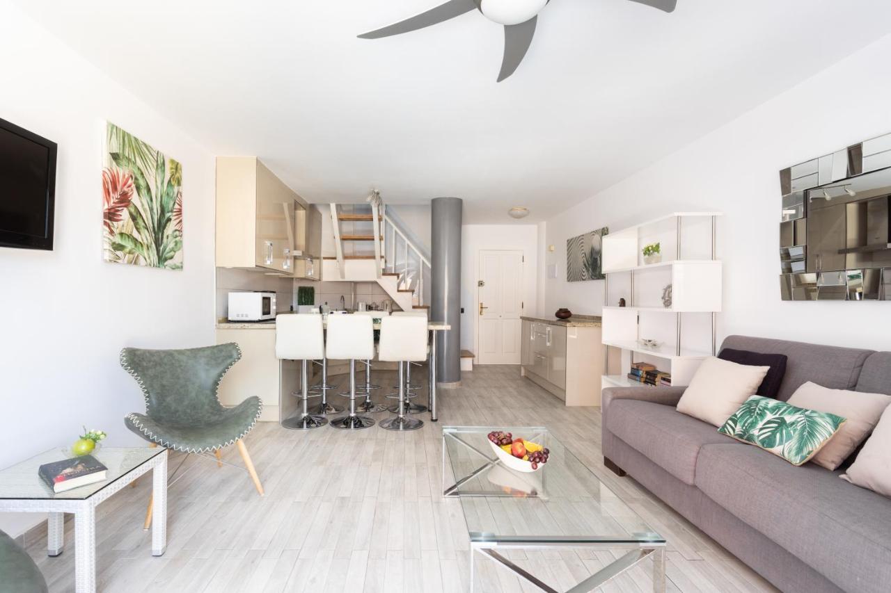 Exclusive Attic Vistas: Seaside Retreat With Heated Pool *