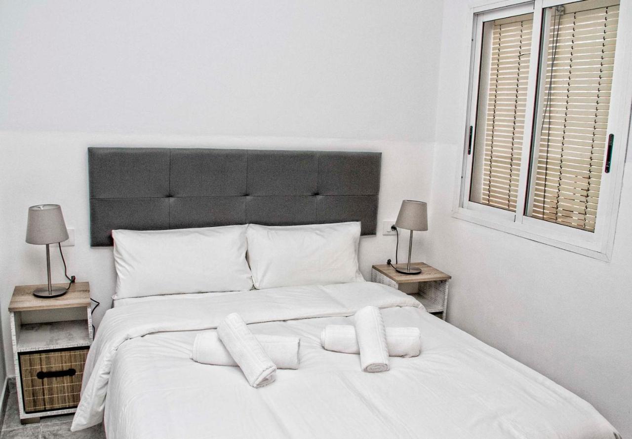 Senor Polo, La Punta. Apartment
