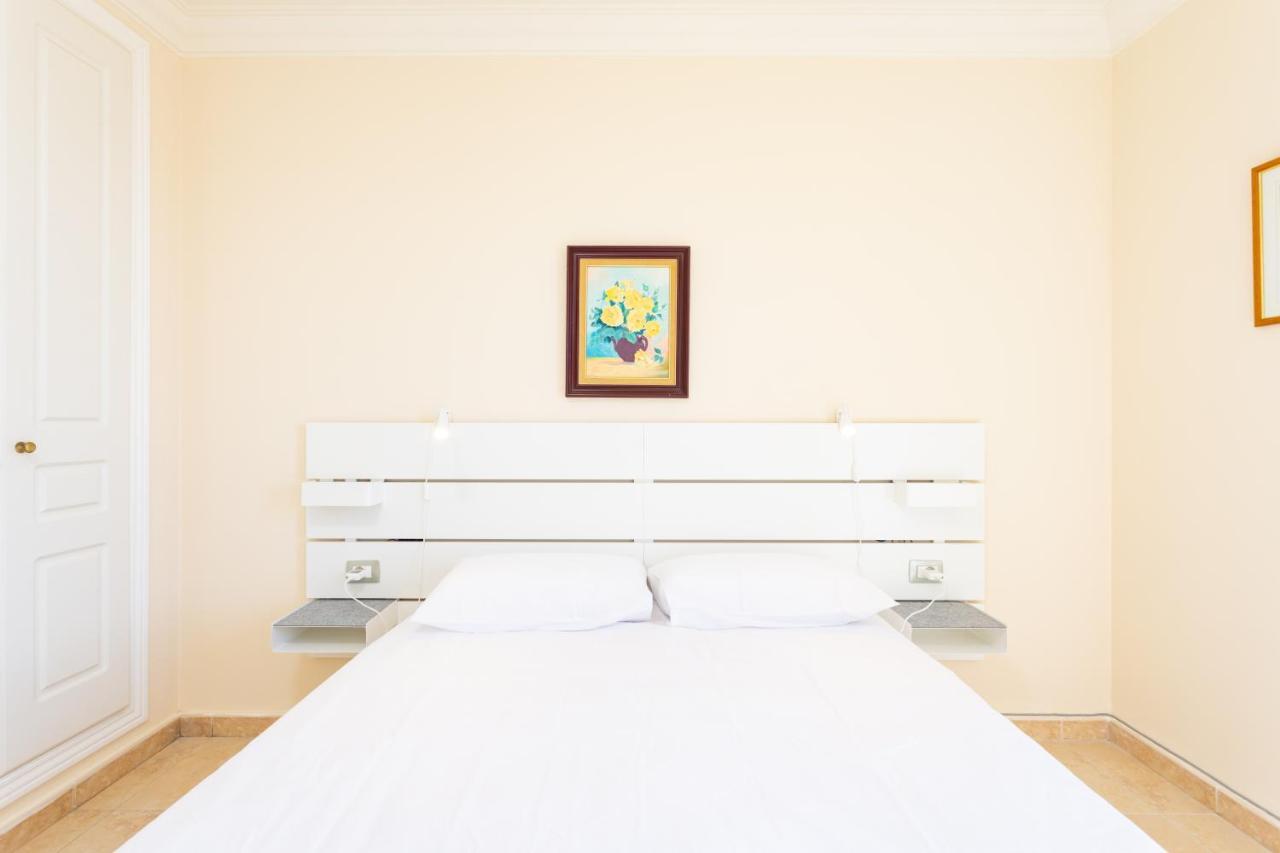 Home2book Amazing Sea Views In El Poris Appartement