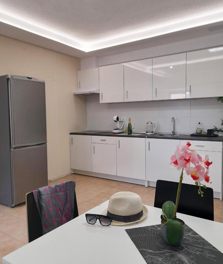 Apartment Fantastic In The First Line Of The Sea, Wifi Free *
