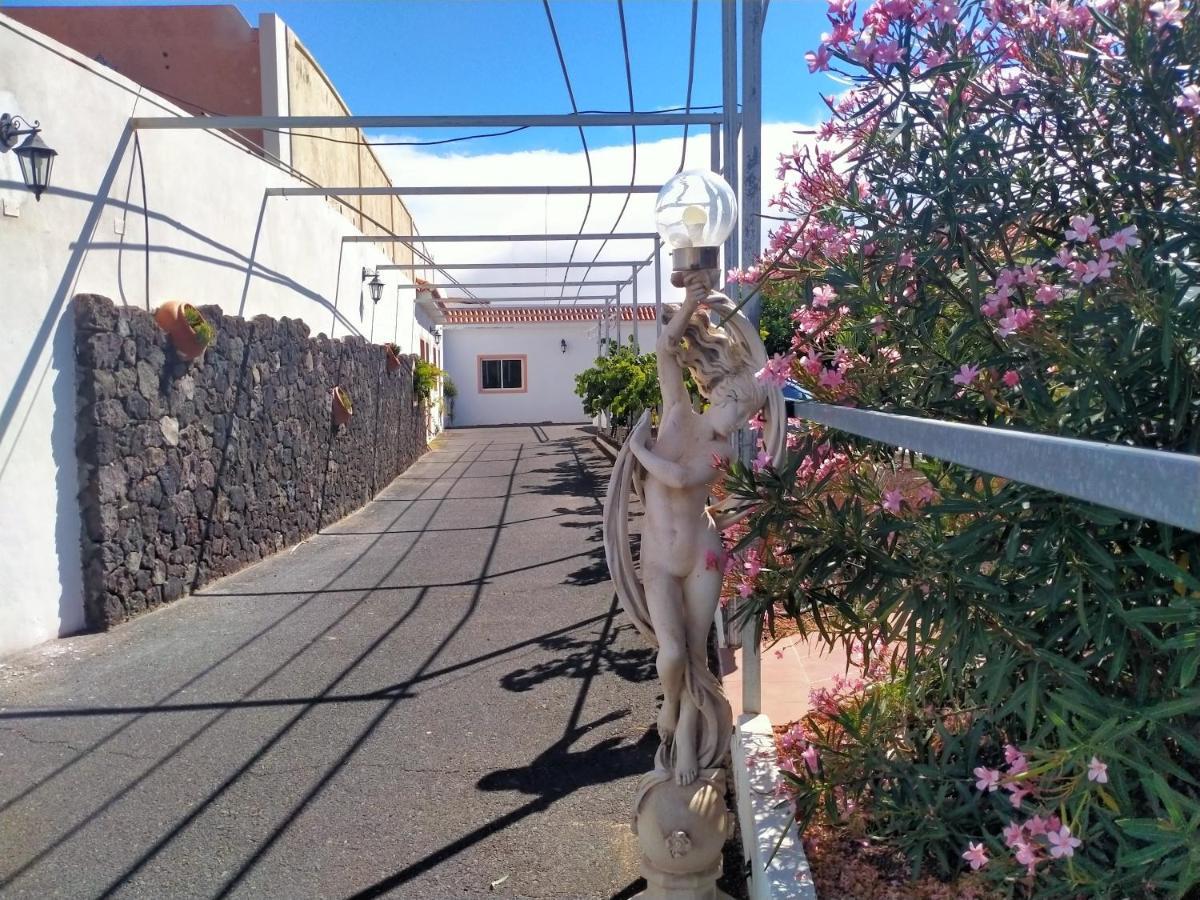 Finca Oasis Mango,holiday Home, Vivienda Vacacional, Comunal Pool, Sea View From Private Terraces,3 Mins To Town By Car, Wifi, Netflix Candelaria