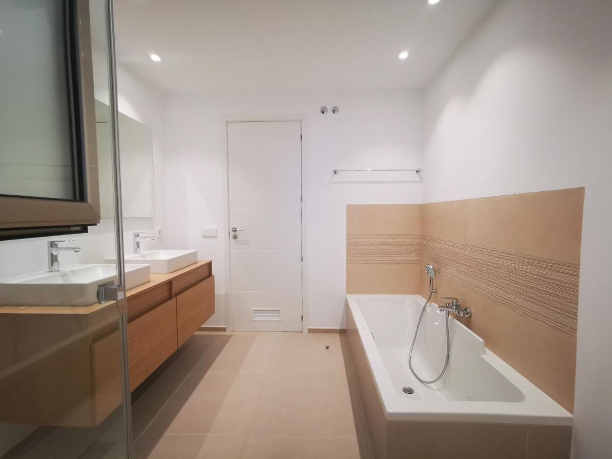 Brand New Surrounded By Tropical Gardens! *