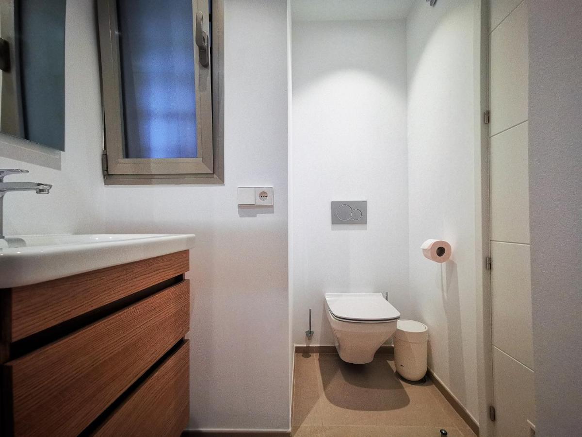 Apartment Brand New Surrounded By Tropical Gardens!