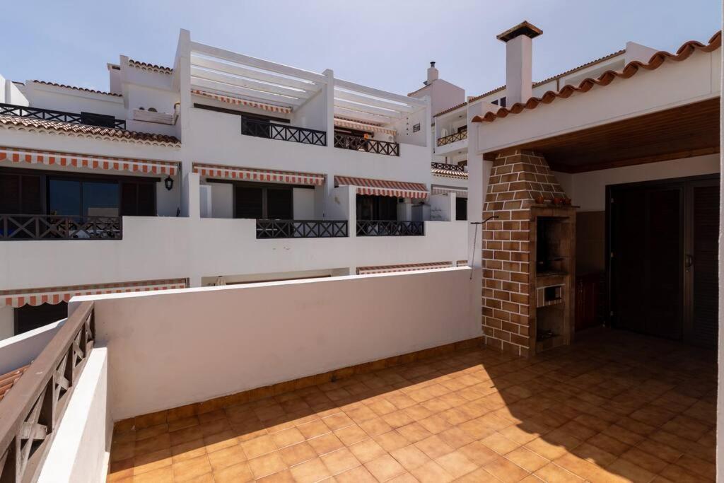 Con 2 Terrazas En Cristianos Los Cristianos (Tenerife)