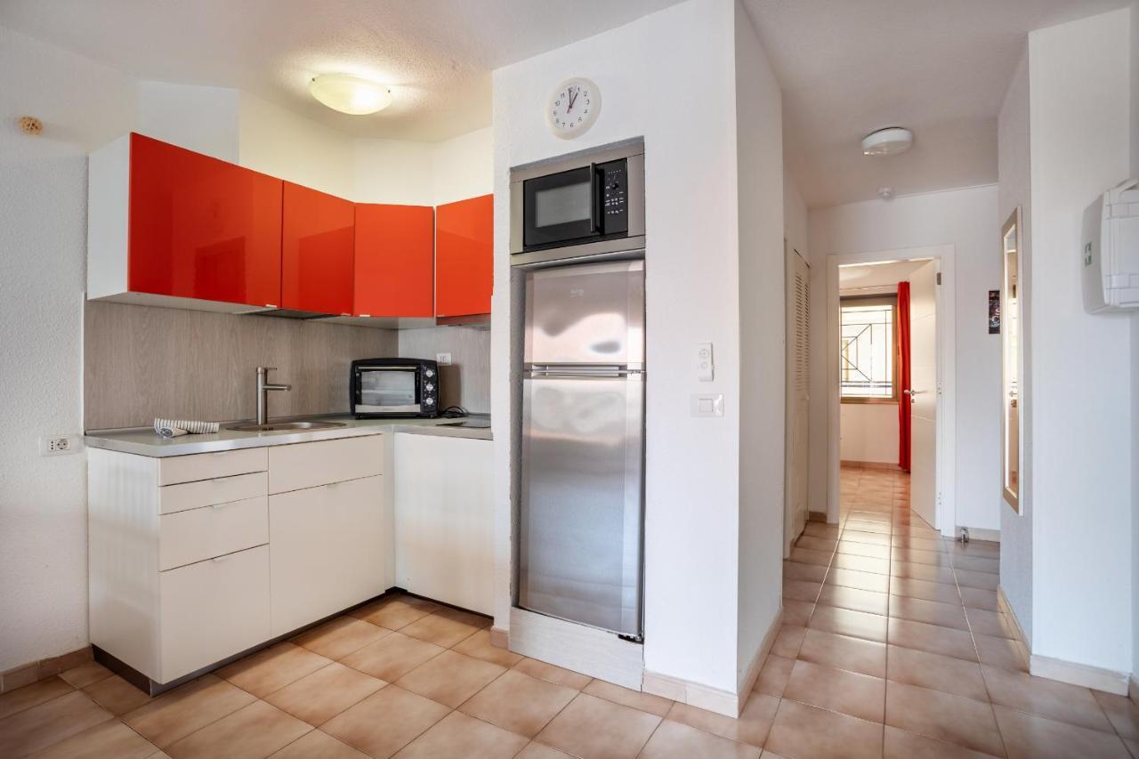 Castle Harbour Phoebe's Flat Cristianos By Lovetenerife Appartement