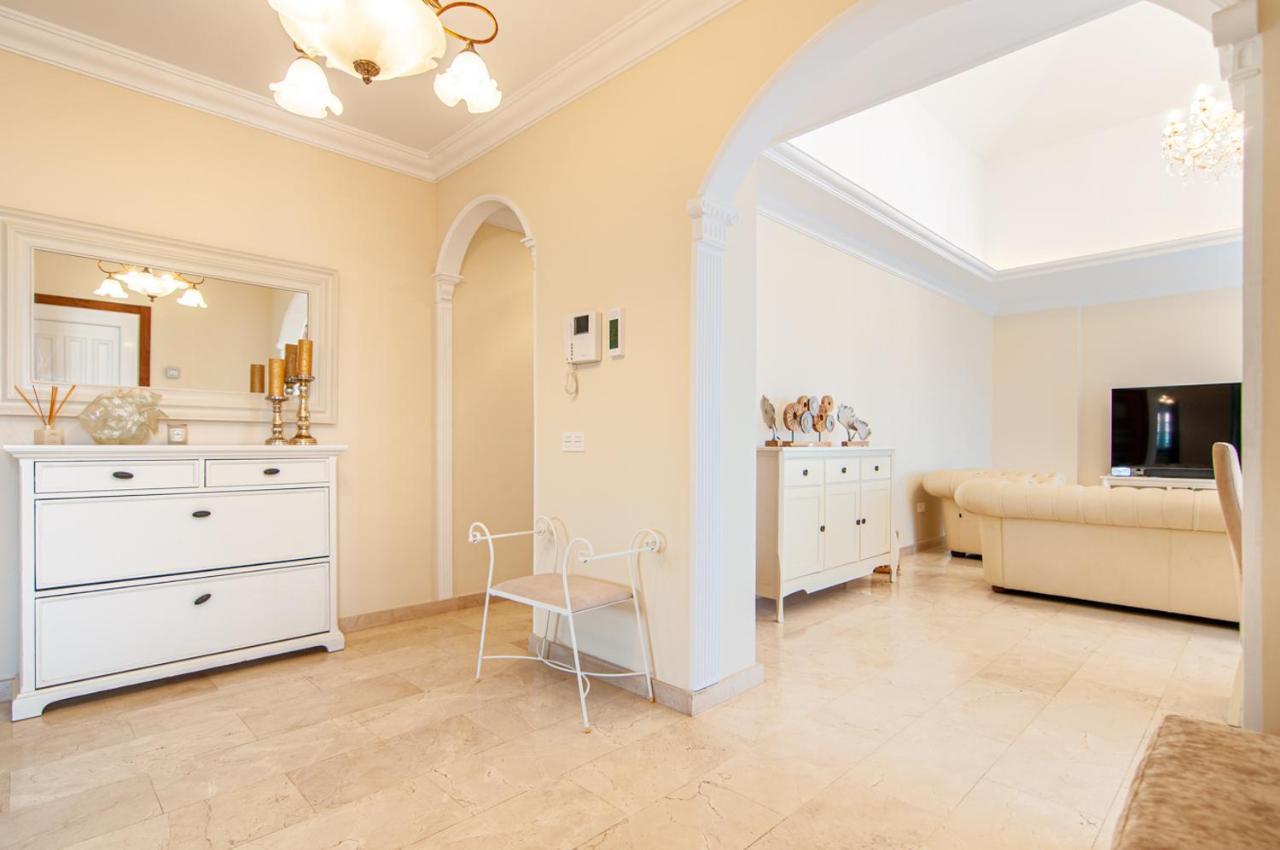 Villa Torriani With Heated Pool Ph11